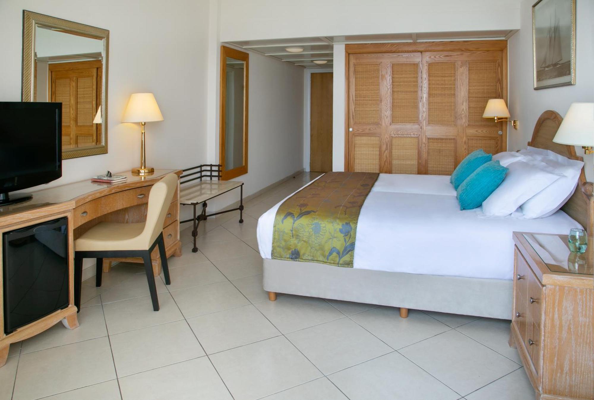 Atlantica Miramare Beach Limassol Bagian luar foto